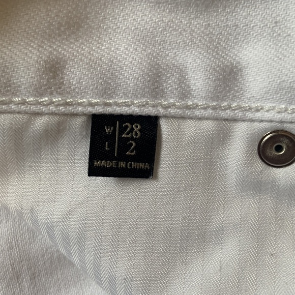 ABERCROMBIE & Fitch Size 28 Womens White Jean Distressed Shorts Cutoff - Picture 3 of 9